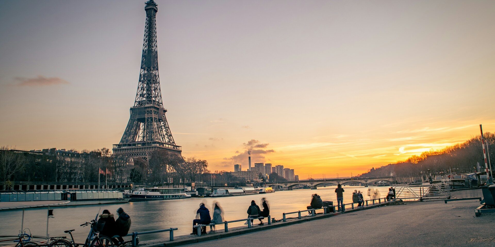 arnaud-mariat-ilqys8HnQak-unsplash